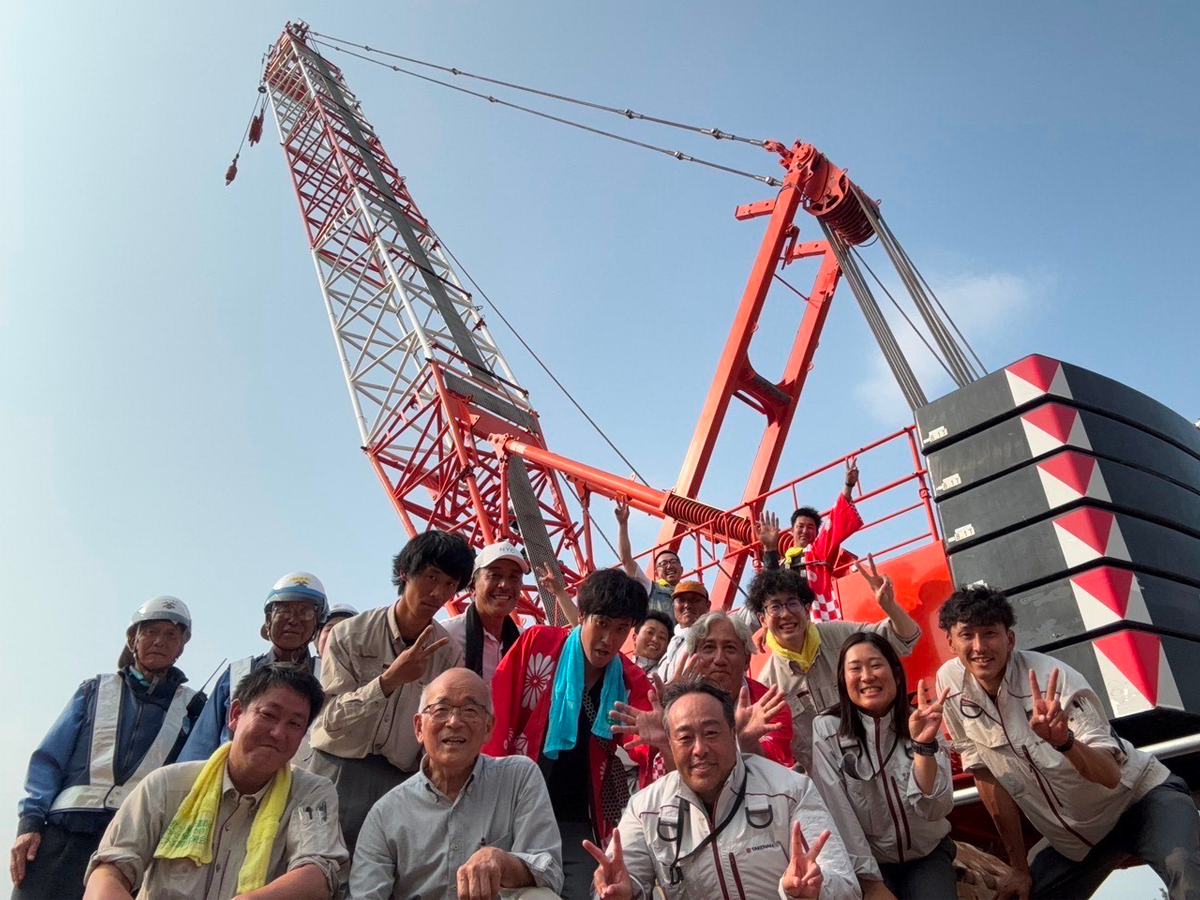 120tクレーン前での記念撮影（京都）