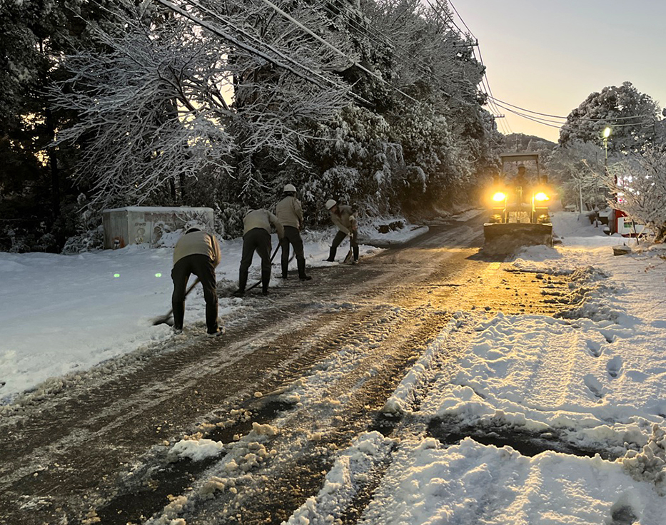 市道の除雪作業