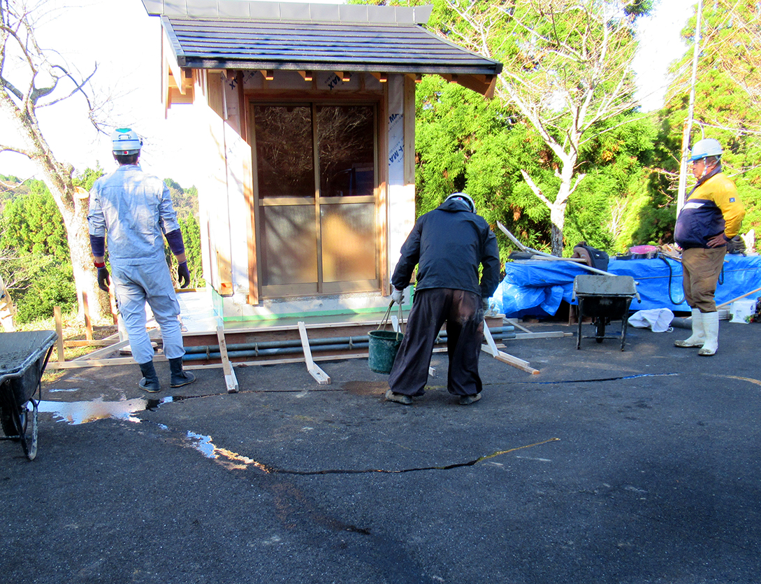 神社参道階段の改修工事を支援