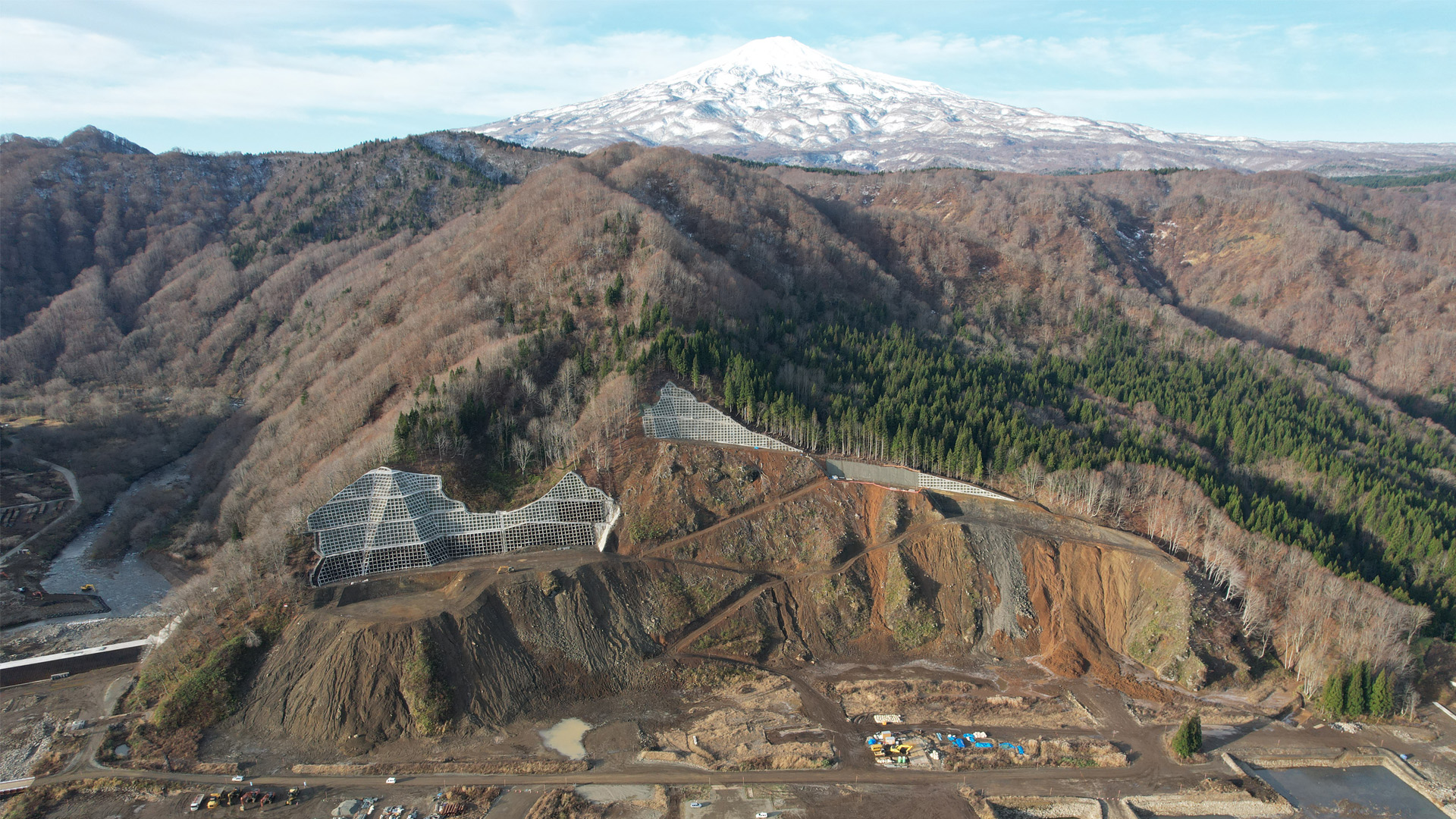 鳥海ダム左岸上部掘削