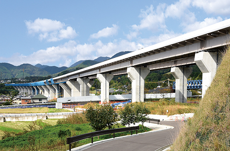 新東名高速道路　葛葉川橋（下部工）