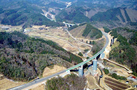 中国横断自動車道　粟谷川橋
