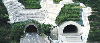 近畿自動車道（紀勢線）藤白トンネル南
