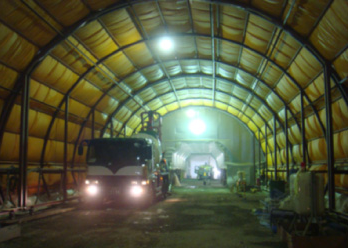 山岳トンネル<br>覆工養生バルーン